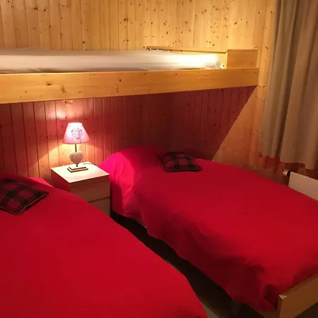 Chalet Volets Rouges *